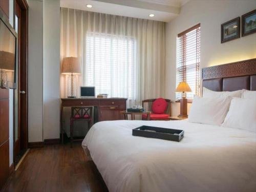 Premium Deluxe Double or Twin Room with Window and City View